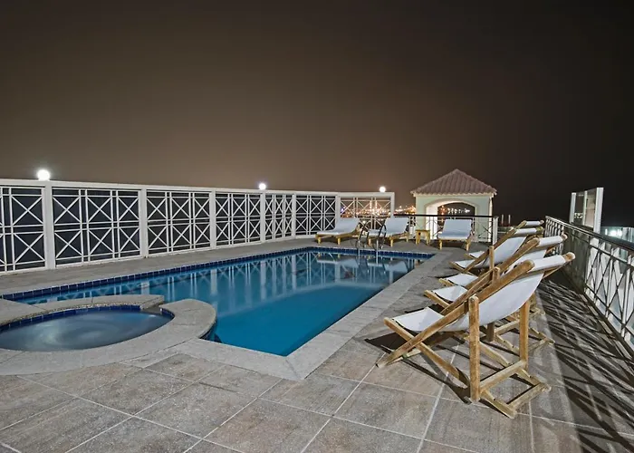 Lilly Center (adults Only) אכסניה הורגהדה