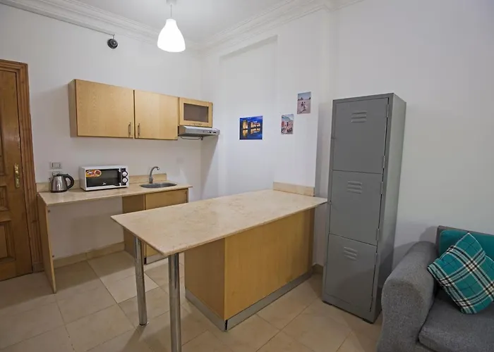 Lilly Center (adults Only) אכסניה הורגהדה