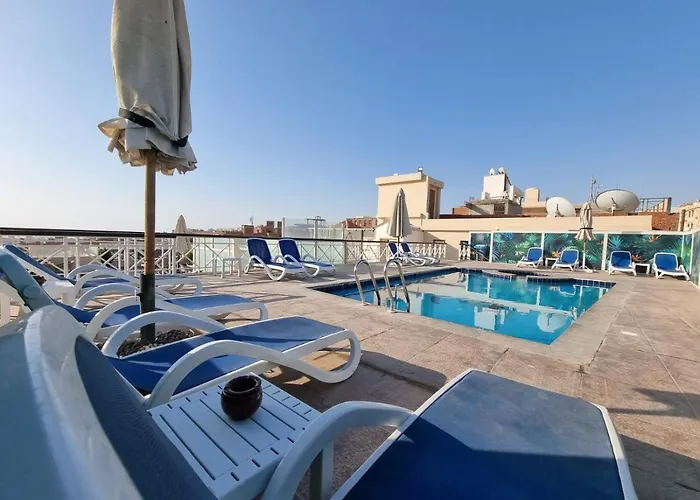 Lilly Center (adults Only) אכסניה הורגהדה