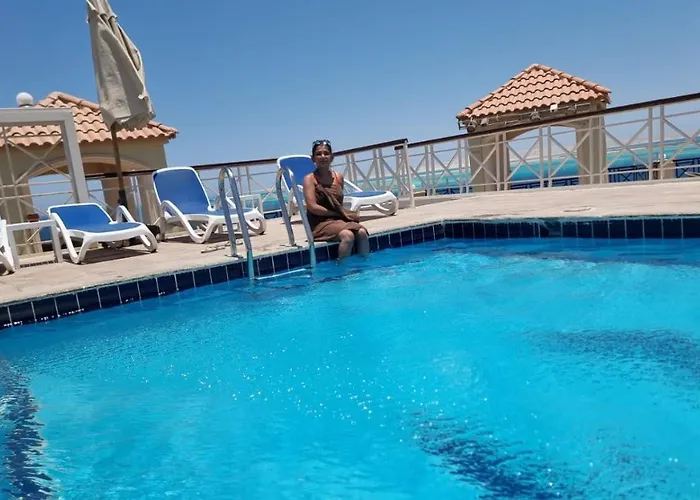 אכסניה Lilly Center (adults Only) הורגהדה