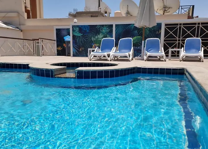 אכסניה Lilly Center (adults Only) *
